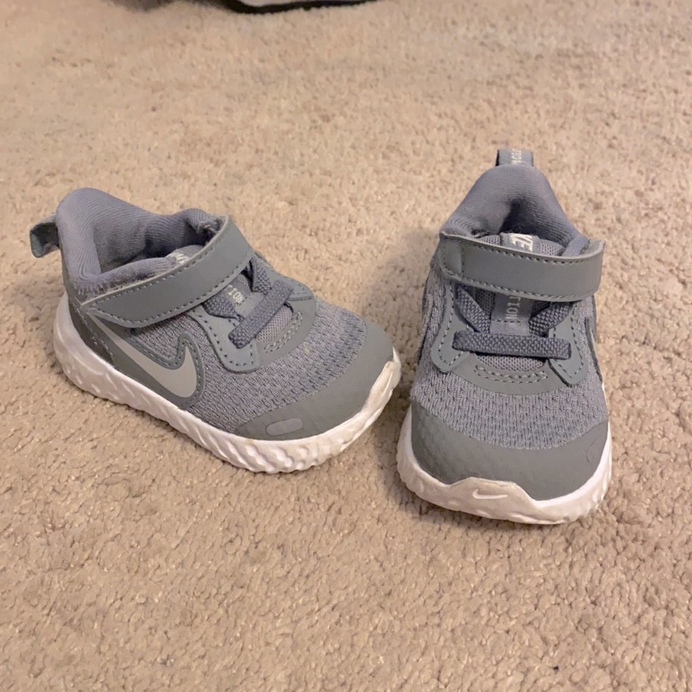 Nike gray/white Velcro close baby shoes